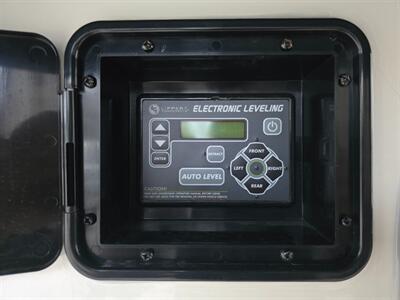 2024 Keystone Montana 377FL   - Photo 6 - Bemidji, MN 56601