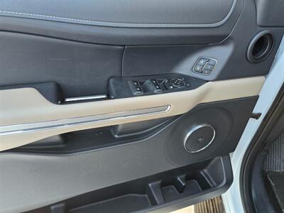 2022 Ford Expedition MAX Limited   - Photo 9 - Bemidji, MN 56601
