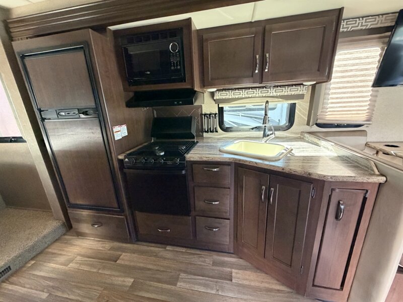 2016 Forest River A.C.E 29.2   - Photo 14 - Hemet, CA 92544