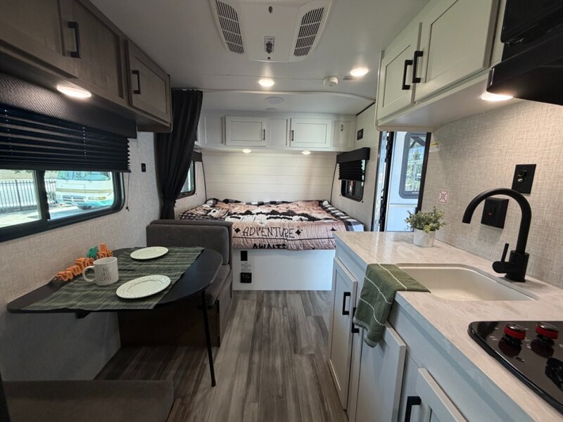 2024 Jayco Jay Flight 174BH   - Photo 13 - Hemet, CA 92544