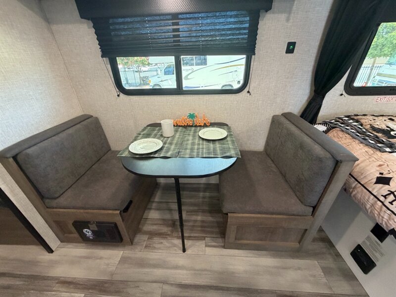 2024 Jayco Jay Flight 174BH   - Photo 9 - Hemet, CA 92544