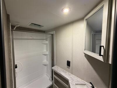 2021 Highland Ridge RV 26BH   - Photo 16 - Hemet, CA 92544