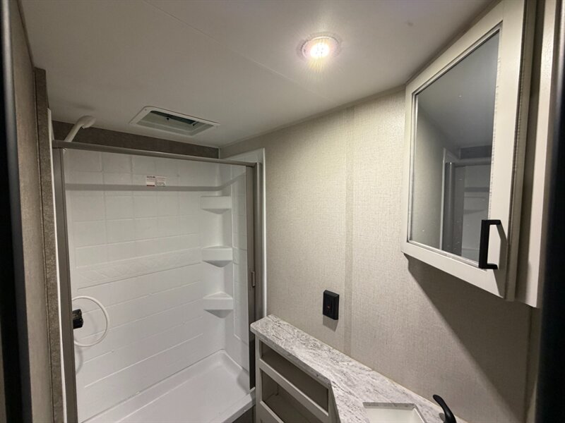 2021 Highland Ridge RV 26BH   - Photo 16 - Hemet, CA 92544