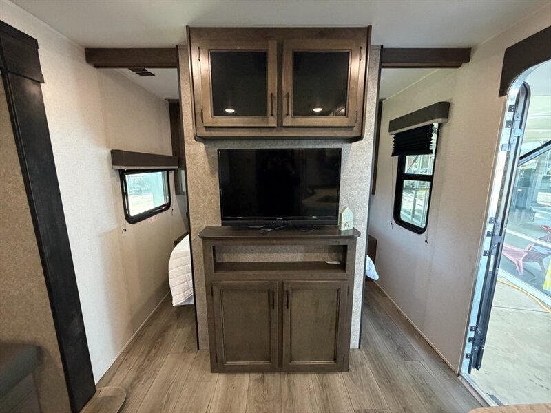 2021 Highland Ridge RV 26BH   - Photo 18 - Hemet, CA 92544