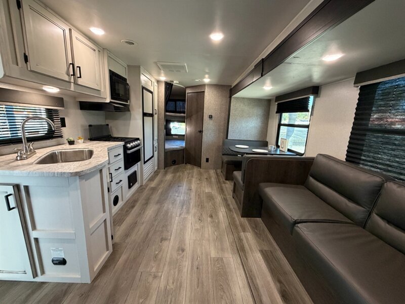 2021 Highland Ridge RV 26BH   - Photo 6 - Hemet, CA 92544