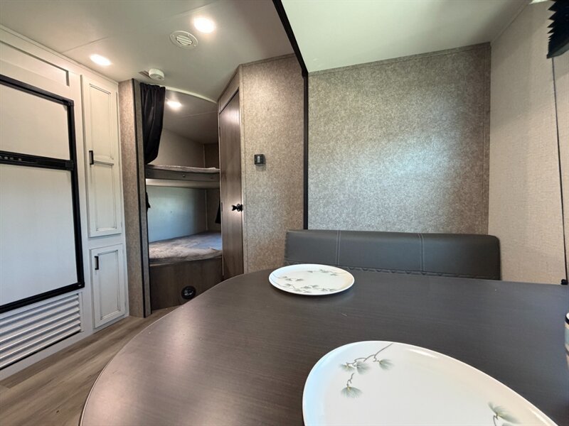 2021 Highland Ridge RV 26BH   - Photo 7 - Hemet, CA 92544