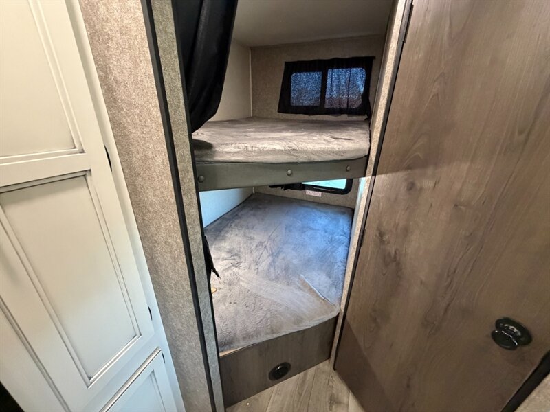 2021 Highland Ridge RV 26BH   - Photo 14 - Hemet, CA 92544