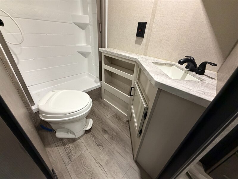 2021 Highland Ridge RV 26BH   - Photo 15 - Hemet, CA 92544