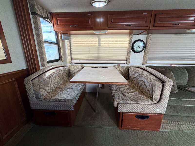 2004 Fleetwood Southwind 32VS   - Photo 9 - Hemet, CA 92544