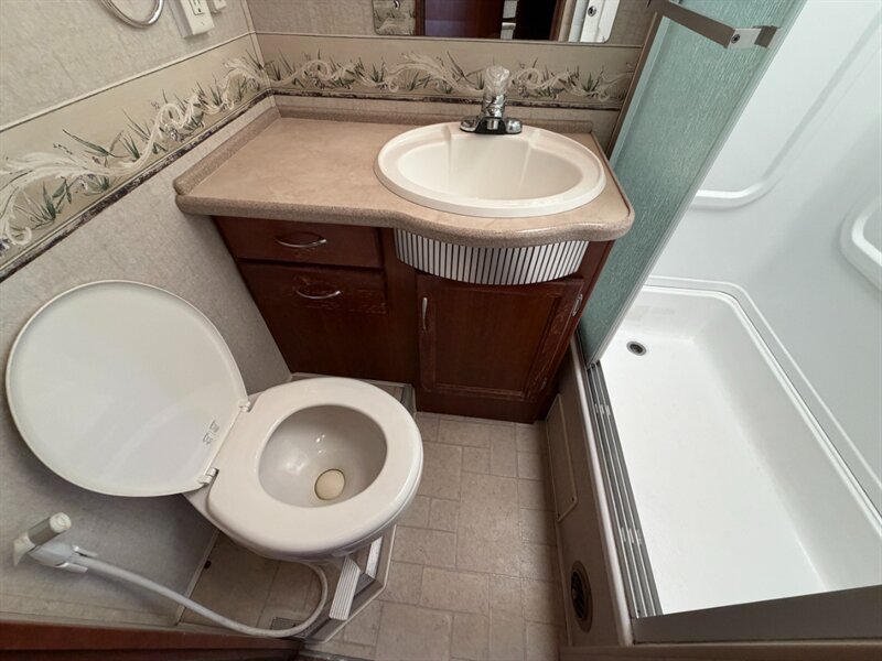 2004 Fleetwood Southwind 32VS   - Photo 23 - Hemet, CA 92544