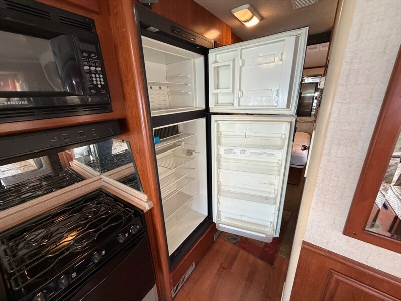 2004 Fleetwood Southwind 32VS   - Photo 14 - Hemet, CA 92544