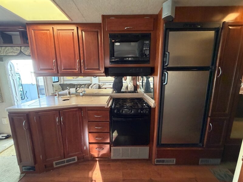 2004 Fleetwood Southwind 32VS   - Photo 13 - Hemet, CA 92544