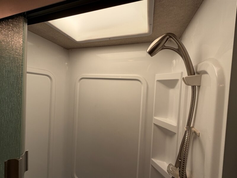 2004 Fleetwood Southwind 32VS   - Photo 24 - Hemet, CA 92544