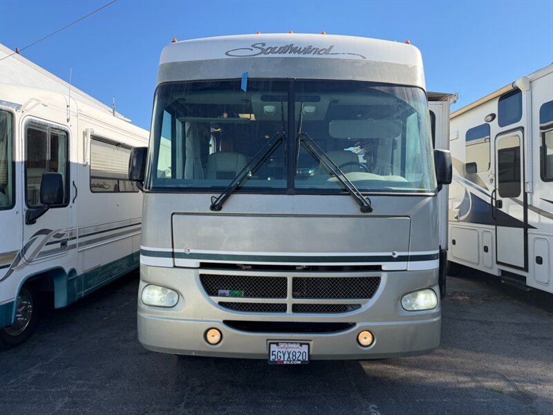 2004 Fleetwood Southwind 32VS   - Photo 2 - Hemet, CA 92544