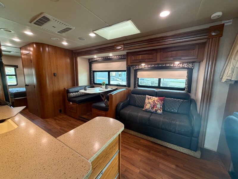 2016 Jayco Greyhawk 29MV   - Photo 13 - Hemet, CA 92544