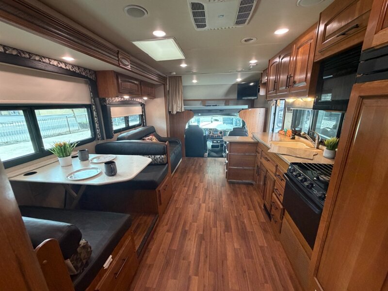 2016 Jayco Greyhawk 29MV   - Photo 24 - Hemet, CA 92544