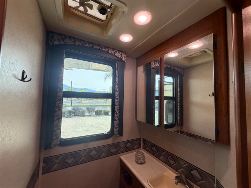 2016 Jayco Greyhawk 29MV   - Photo 22 - Hemet, CA 92544