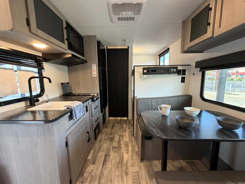 2024 Dutchmen Kodiak 17SBH   - Photo 10 - Hemet, CA 92544