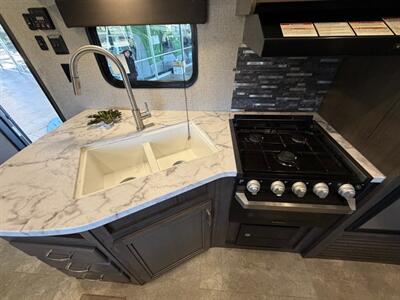 2020 Jayco Jay Flight SLX 8 242BHS   - Photo 10 - Hemet, CA 92544