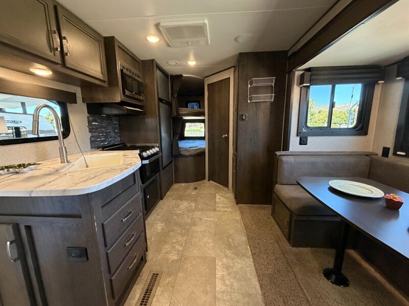 2020 Jayco Jay Flight SLX 8 242BHS   - Photo 7 - Hemet, CA 92544