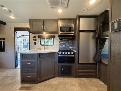 2020 Jayco Jay Flight SLX 8 242BHS   - Photo 9 - Hemet, CA 92544