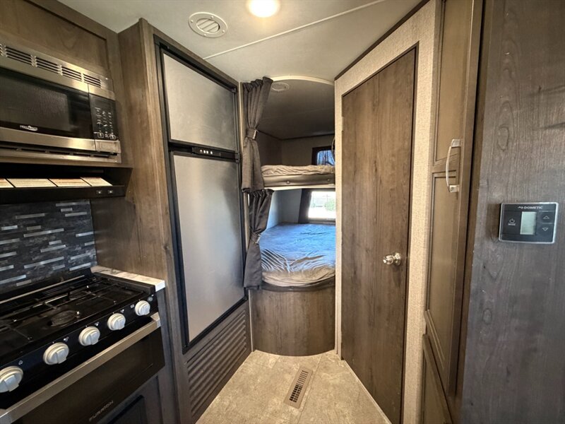 2020 Jayco Jay Flight SLX 8 242BHS   - Photo 11 - Hemet, CA 92544