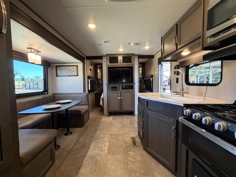 2020 Jayco Jay Flight SLX 8 242BHS   - Photo 16 - Hemet, CA 92544