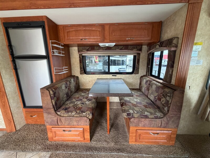 2009 Georgie Boy Pursuit 3150SA   - Photo 9 - Hemet, CA 92544