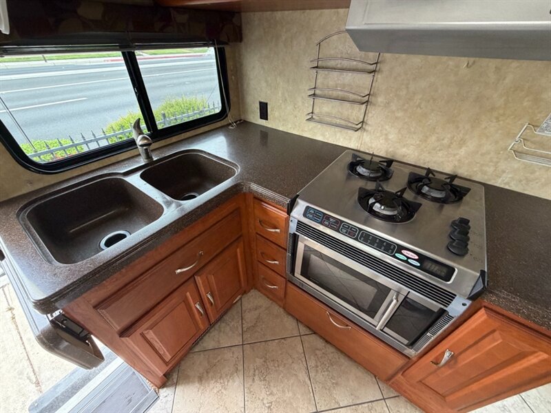 2009 Georgie Boy Pursuit 3150SA   - Photo 12 - Hemet, CA 92544