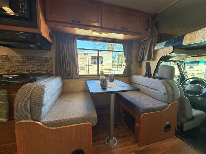 2016 Forest River Majestic 23AA   - Photo 7 - Hemet, CA 92544