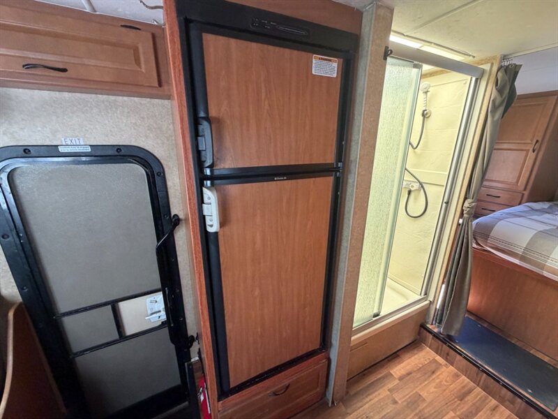 2016 Forest River Majestic 23AA   - Photo 12 - Hemet, CA 92544