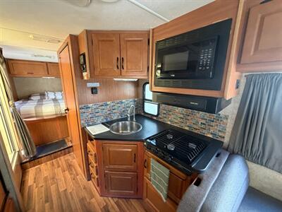 2016 Forest River Majestic 23AA   - Photo 8 - Hemet, CA 92544