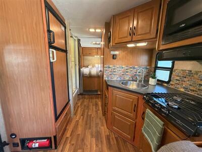 2016 Forest River Majestic 23AA   - Photo 13 - Hemet, CA 92544