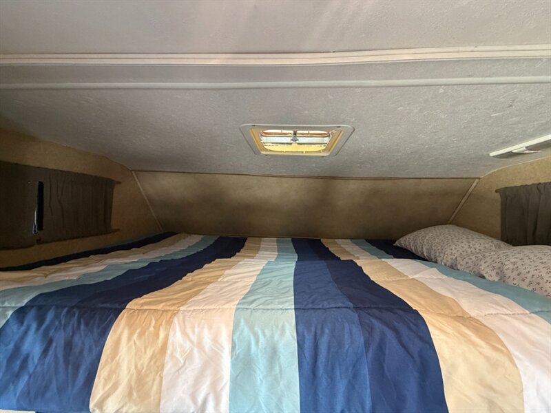 2016 Forest River Majestic 23AA   - Photo 11 - Hemet, CA 92544