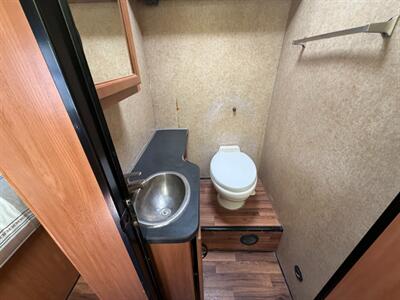 2016 Forest River Majestic 23AA   - Photo 9 - Hemet, CA 92544