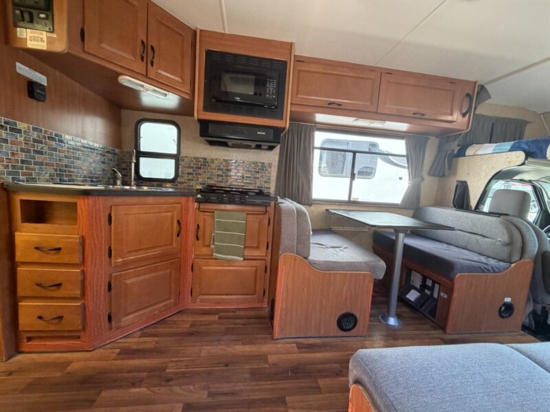 2016 Forest River Majestic 23AA   - Photo 4 - Hemet, CA 92544