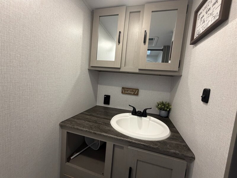 2023 Coachmen Clipper CWT 17CFQ CADET   - Photo 16 - Hemet, CA 92544