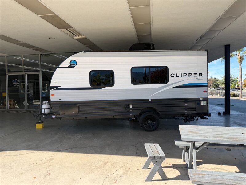 2023 Coachmen Clipper CWT 17CFQ CADET   - Photo 3 - Hemet, CA 92544