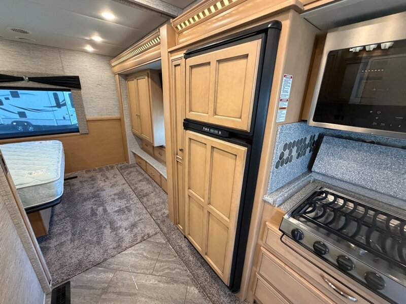 2019 Newmar Bay Star 3014   - Photo 16 - Hemet, CA 92544