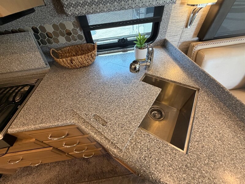 2019 Newmar Bay Star 3014   - Photo 13 - Hemet, CA 92544