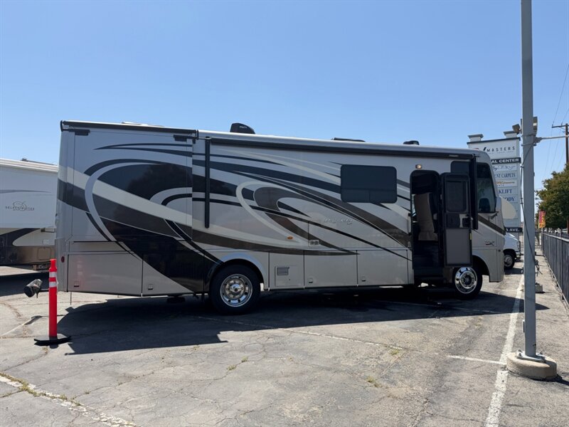 2019 Newmar Bay Star 3014   - Photo 1 - Hemet, CA 92544