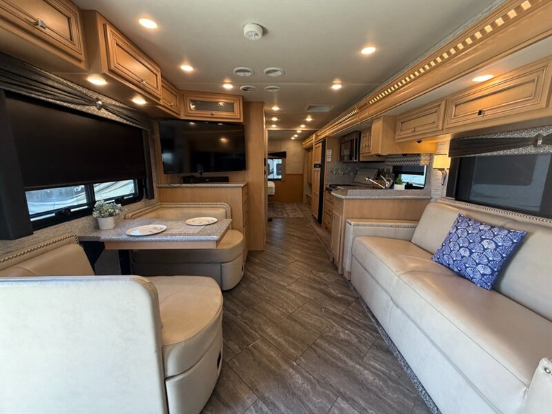 2019 Newmar Bay Star 3014   - Photo 8 - Hemet, CA 92544