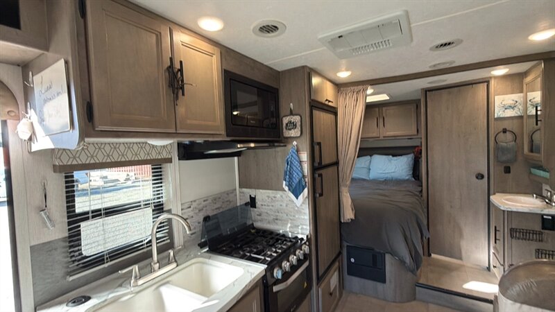 2020 Coachmen Prism 2150CB   - Photo 30 - Hemet, CA 92544