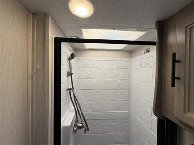 2020 Coachmen Prism 2150CB   - Photo 15 - Hemet, CA 92544