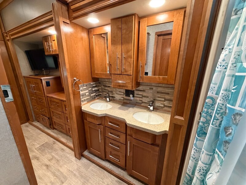 2017 VANLEIGH VILANO 375FL   - Photo 26 - Hemet, CA 92544