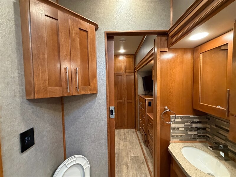 2017 VANLEIGH VILANO 375FL   - Photo 27 - Hemet, CA 92544