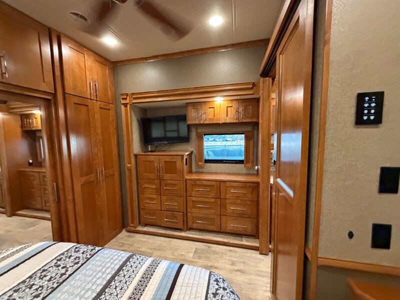 2017 VANLEIGH VILANO 375FL   - Photo 23 - Hemet, CA 92544