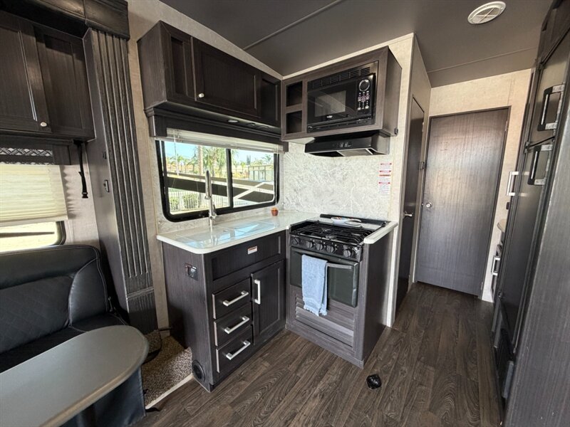 2020 Eclipse Iconic Stellar 25FB   - Photo 8 - Hemet, CA 92544