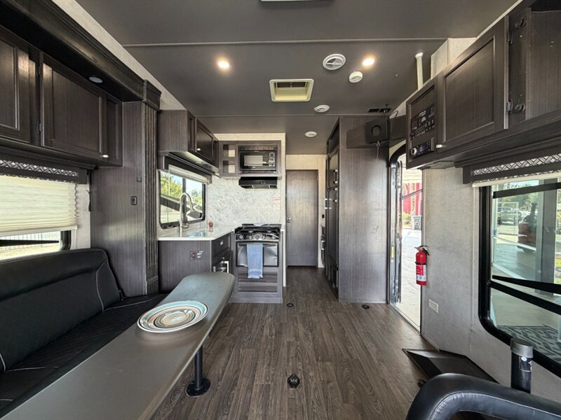 2020 Eclipse Iconic Stellar 25FB   - Photo 7 - Hemet, CA 92544