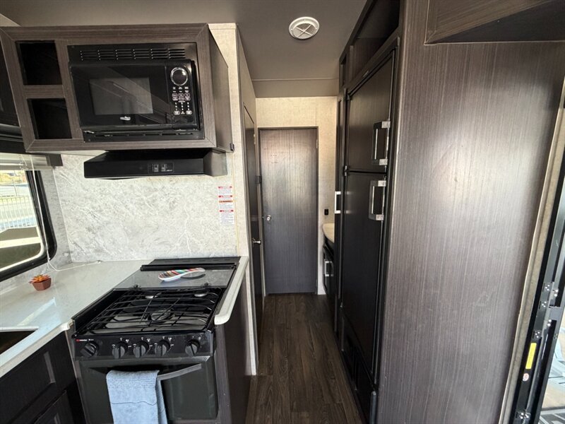 2020 Eclipse Iconic Stellar 25FB   - Photo 10 - Hemet, CA 92544